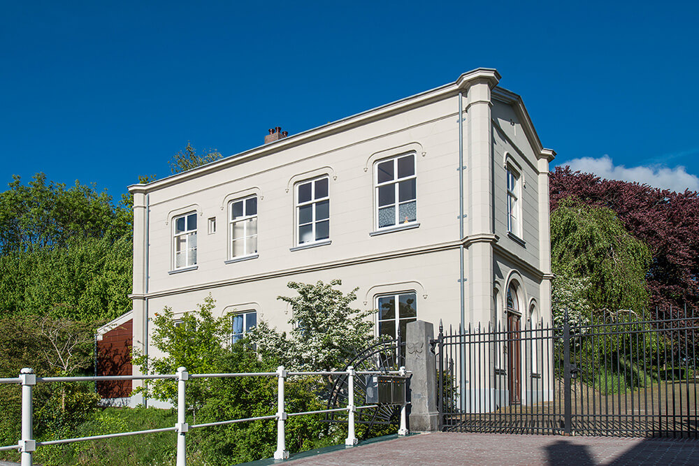 Renovatie monumentale aula begraafplaats Groenesteeg · Leiden - gemeentelijk project door CJ de Boer