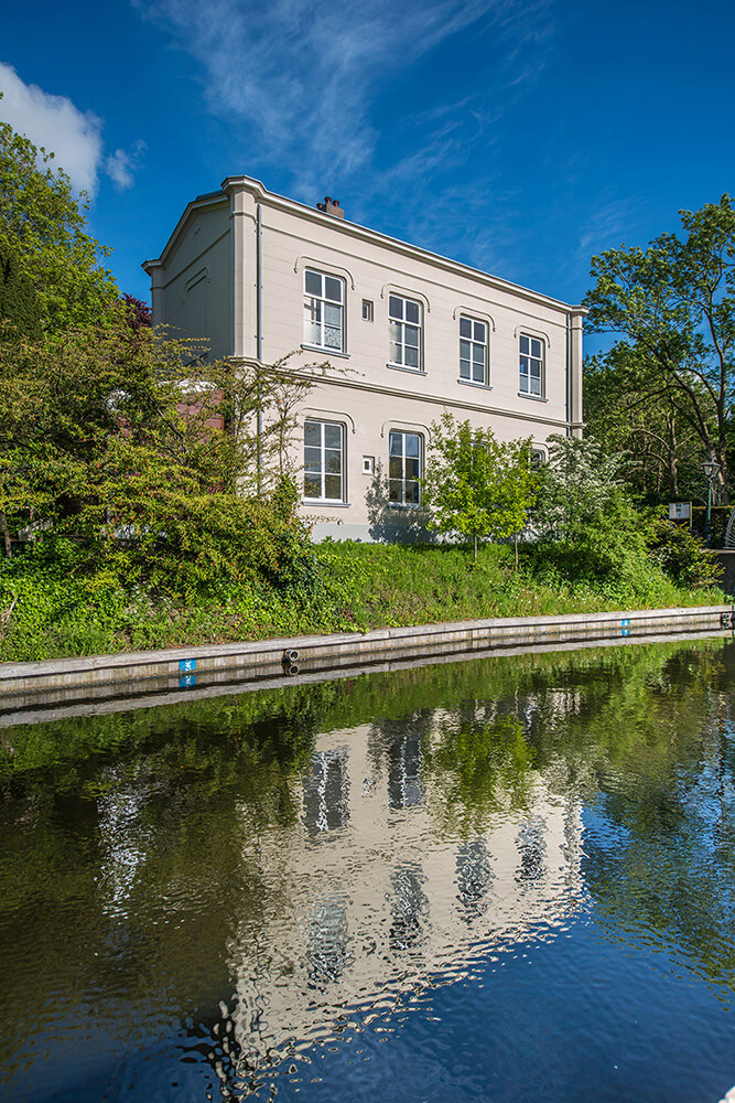 Renovatie monumentale aula begraafplaats Groenesteeg · Leiden - gemeentelijk project door CJ de Boer