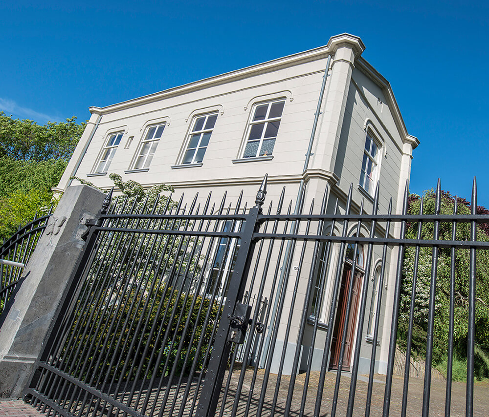Renovatie monumentale aula begraafplaats Groenesteeg · Leiden - gemeentelijk project door CJ de Boer