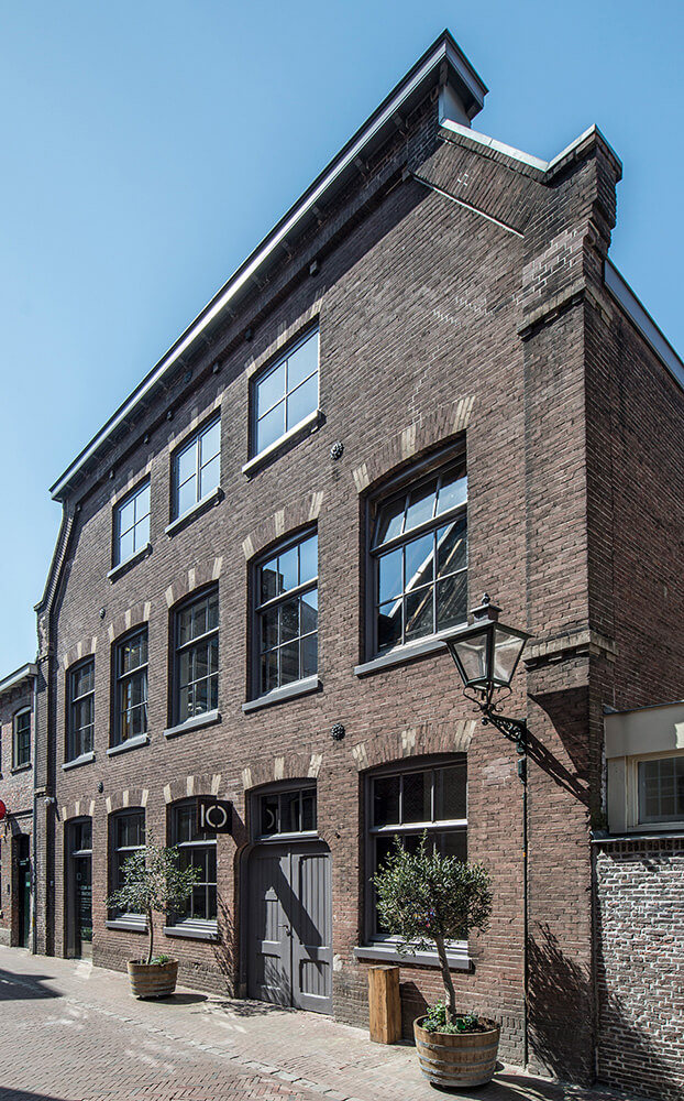 Gevel- en dakrenovatie · Marktsteeg Leiden - horeca door CJ de Boer