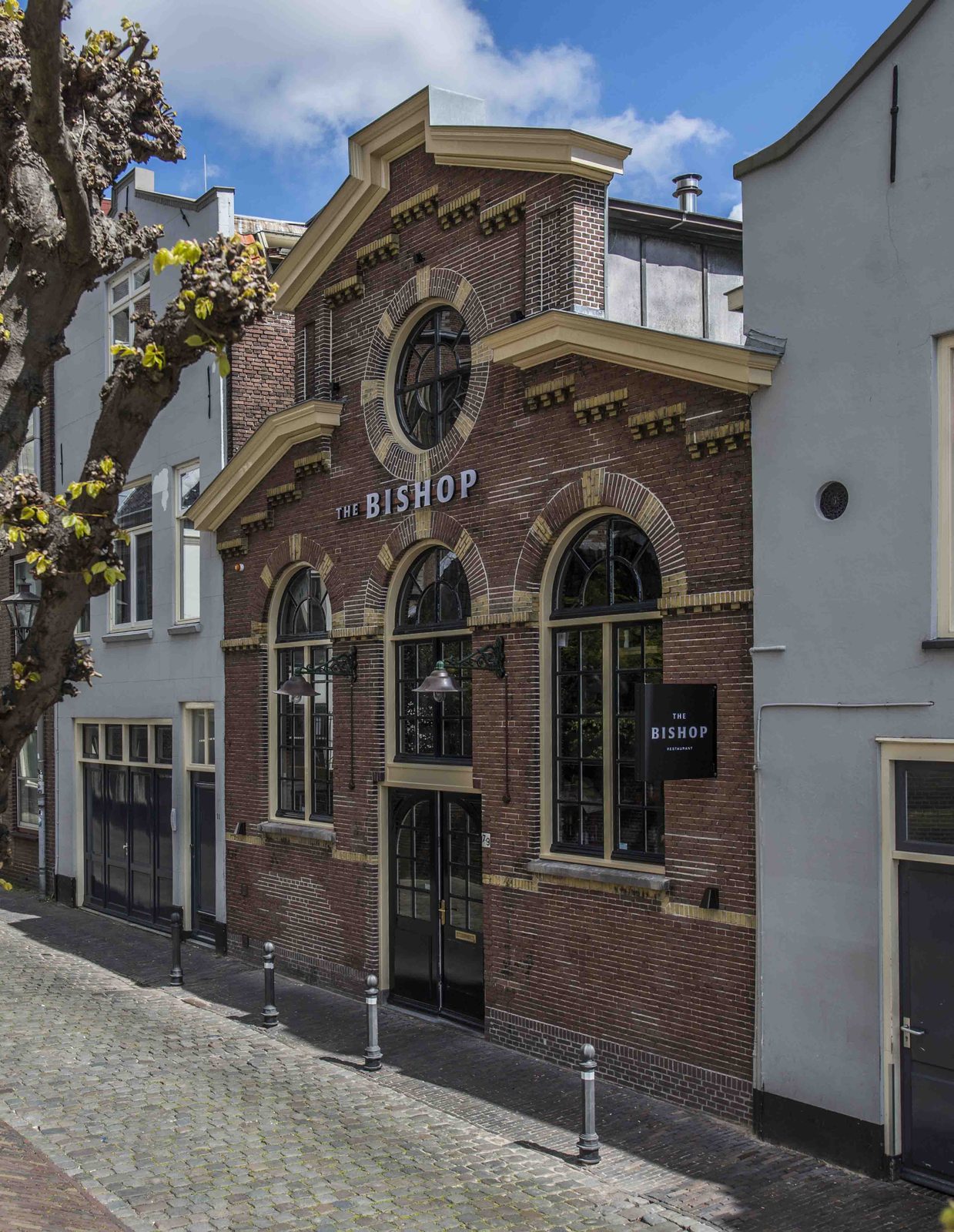 Gevelrenovatie en verbouwing pand voor nieuwe horecabestemming, Leiden - renovatie door CJ de Boer