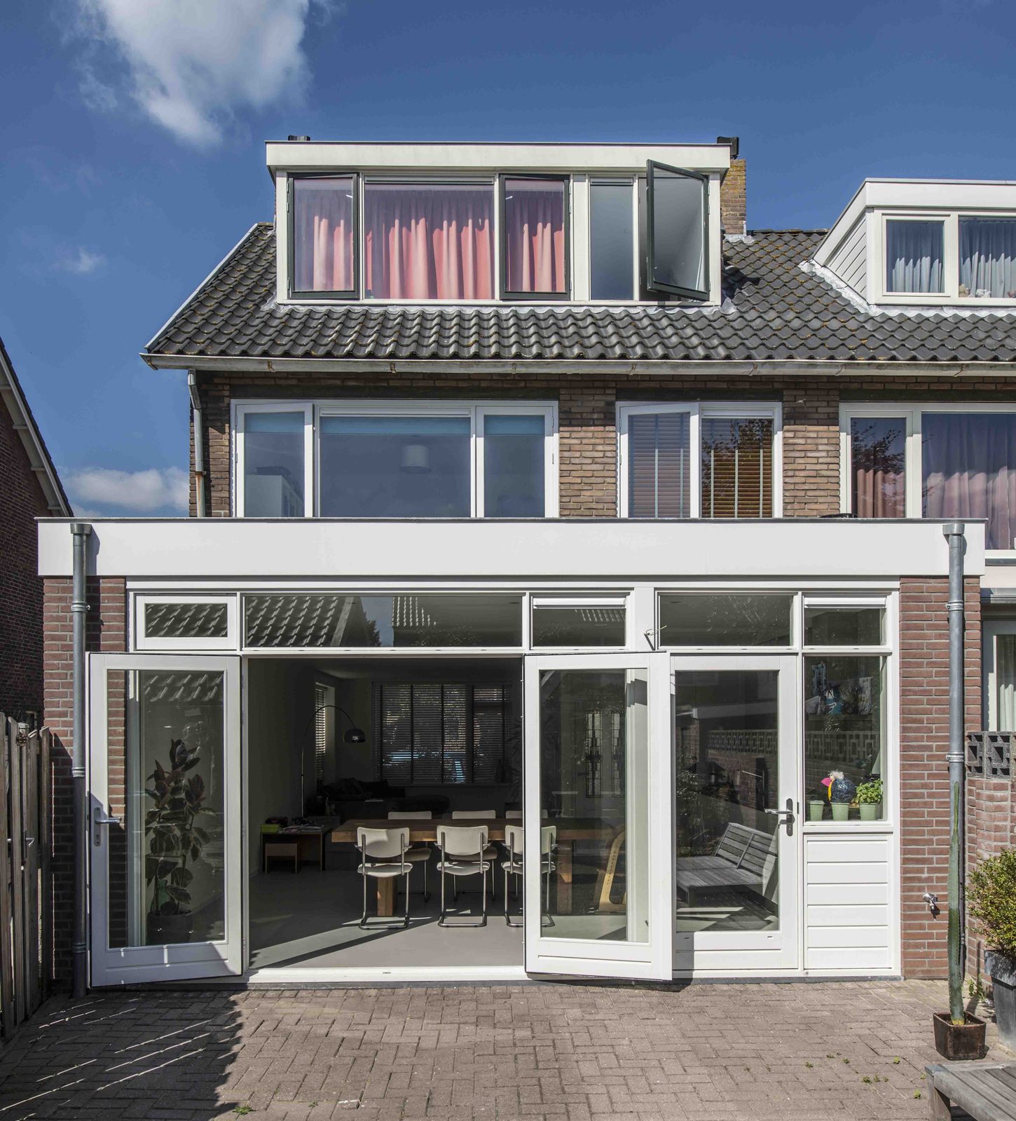 Verbouwing en uitbreiding middels achteraanbouw aan woning · Leiderdorp - renovatie door CJ de Boer