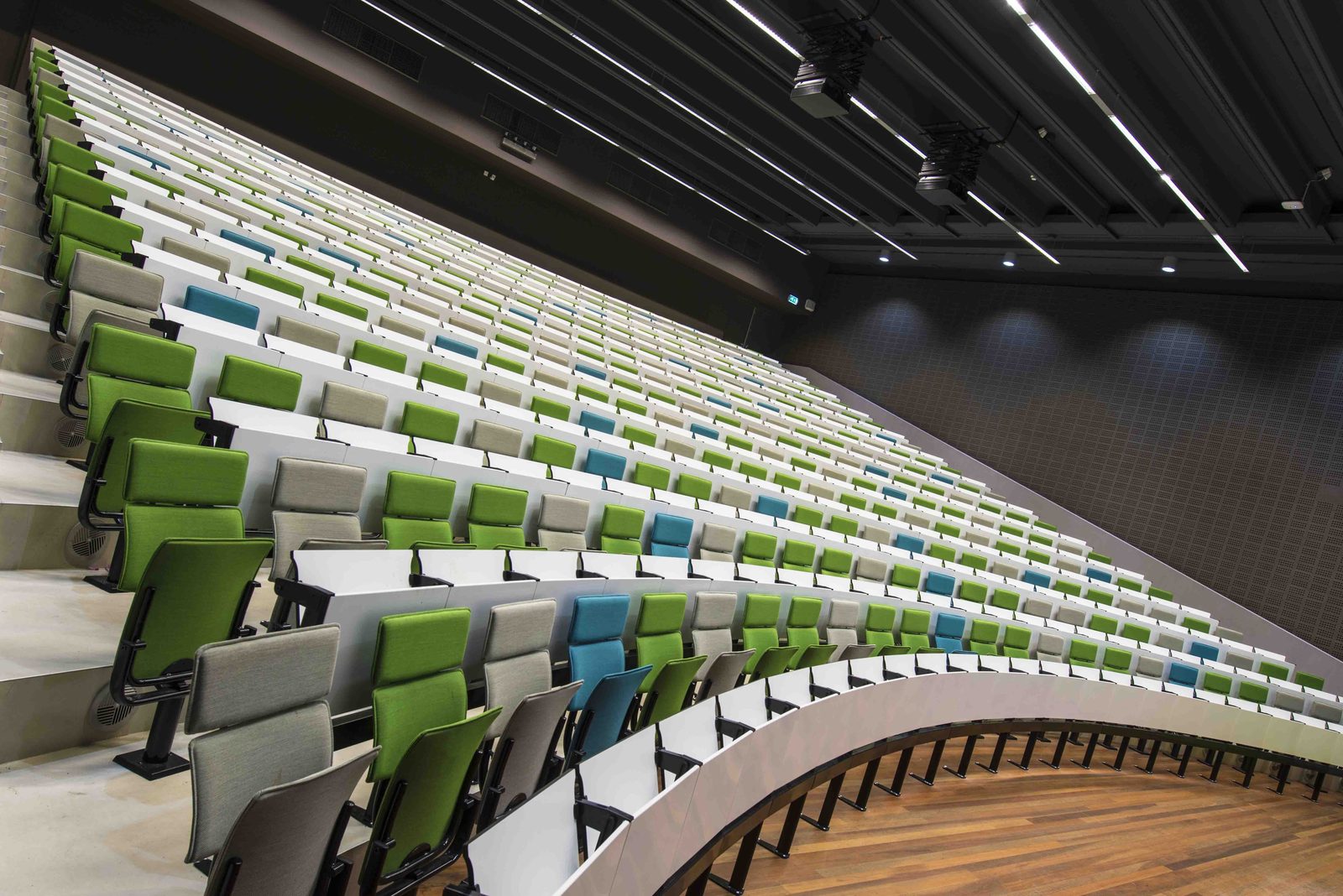 Verbouwing Laktheater naar collegezaal · Universiteit Leiden - zakelijk pand door CJ de Boer