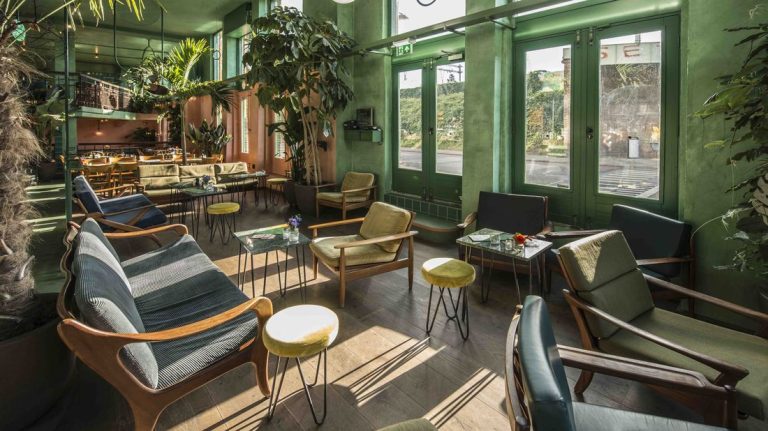 Verbouwing van oud naar nieuw restaurant; Bar Botanique, Amsterdam - horeca door CJ de Boer