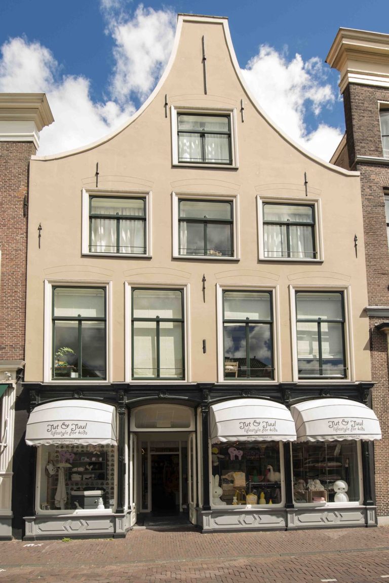Renovatie van voorgevel rijksmonument, Leiden - restauratie door CJ de Boer