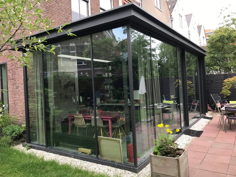 Uitbouw vervangen naar nieuwe leefkeuken met veel lichtinval · Witte Singel Leiden - renovatie door CJ de Boer
