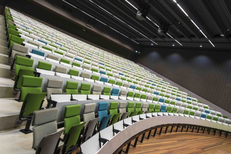 Verbouwing Laktheater naar collegezaal · Universiteit Leiden - zakelijk pand door CJ de Boer