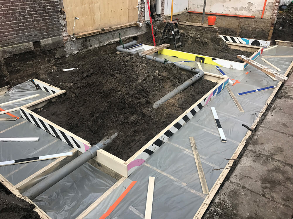 Uitbouw vervangen naar nieuwe leefkeuken met veel lichtinval · Witte Singel Leiden - renovatie door CJ de Boer