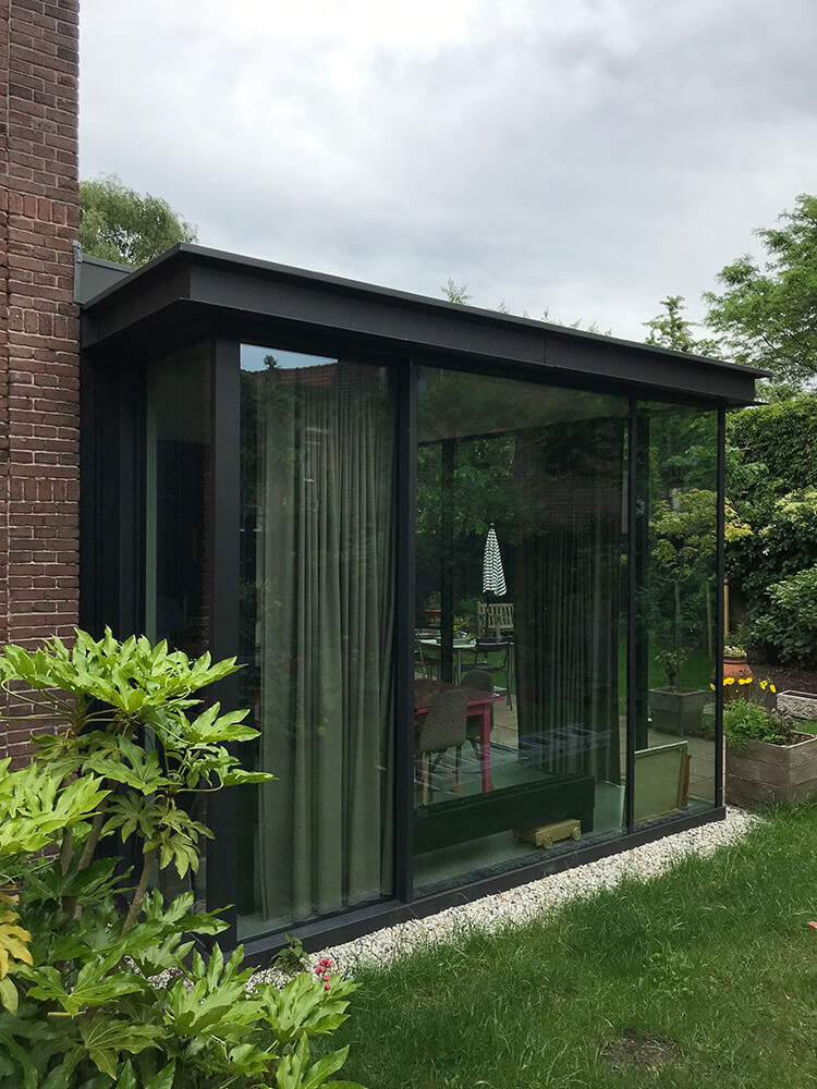 Uitbouw vervangen naar nieuwe leefkeuken met veel lichtinval · Witte Singel Leiden - renovatie door CJ de Boer